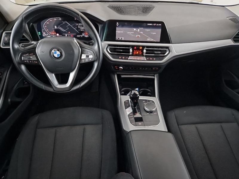 BMW 318 48V Business Advantage Touring auto