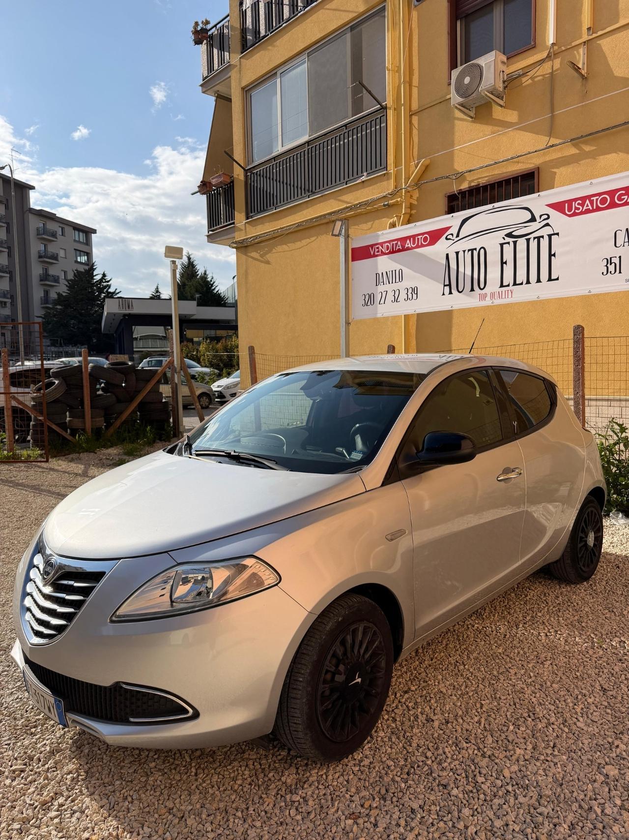Lancia Ypsilon 1.2 69 CV 5 porte S&S Silver