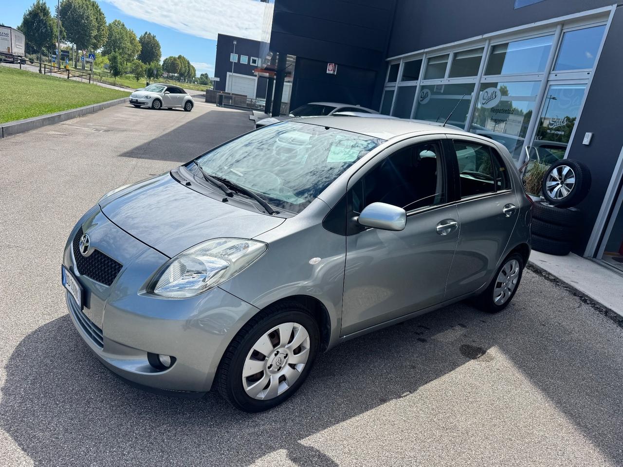 Toyota Yaris 1.0 5 porte Neopatentati