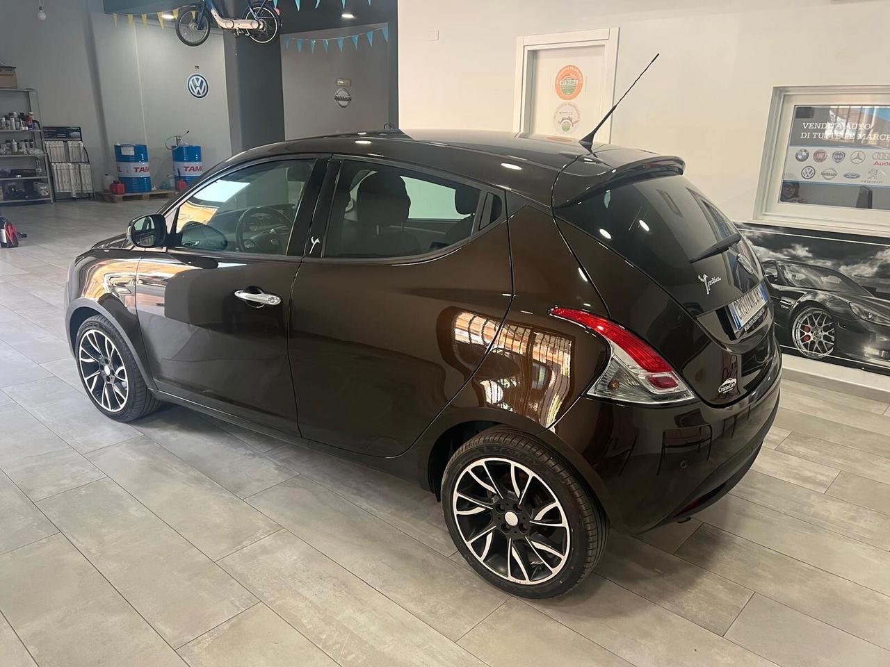 Lancia Ypsilon 0.9 TwinAir 85 CV 5 porte S&S Platinum