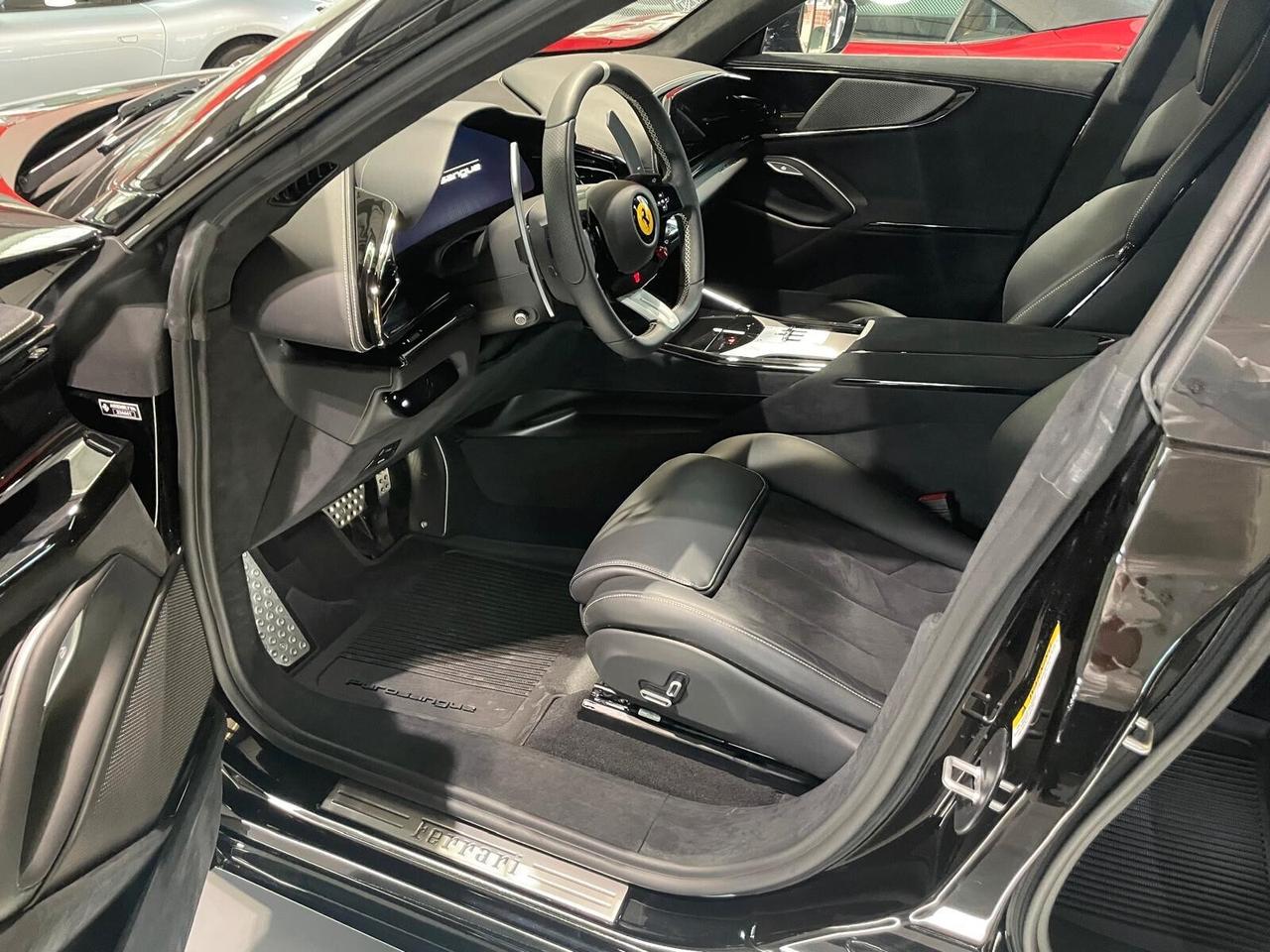 Ferrari Purosangue V12 DCT 4WD*Pano*Black