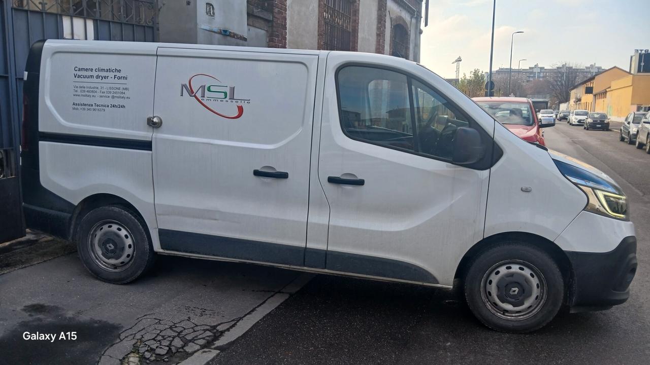 Renault Trafic T27 2.0 dCi 120CV PASSO LUNGO