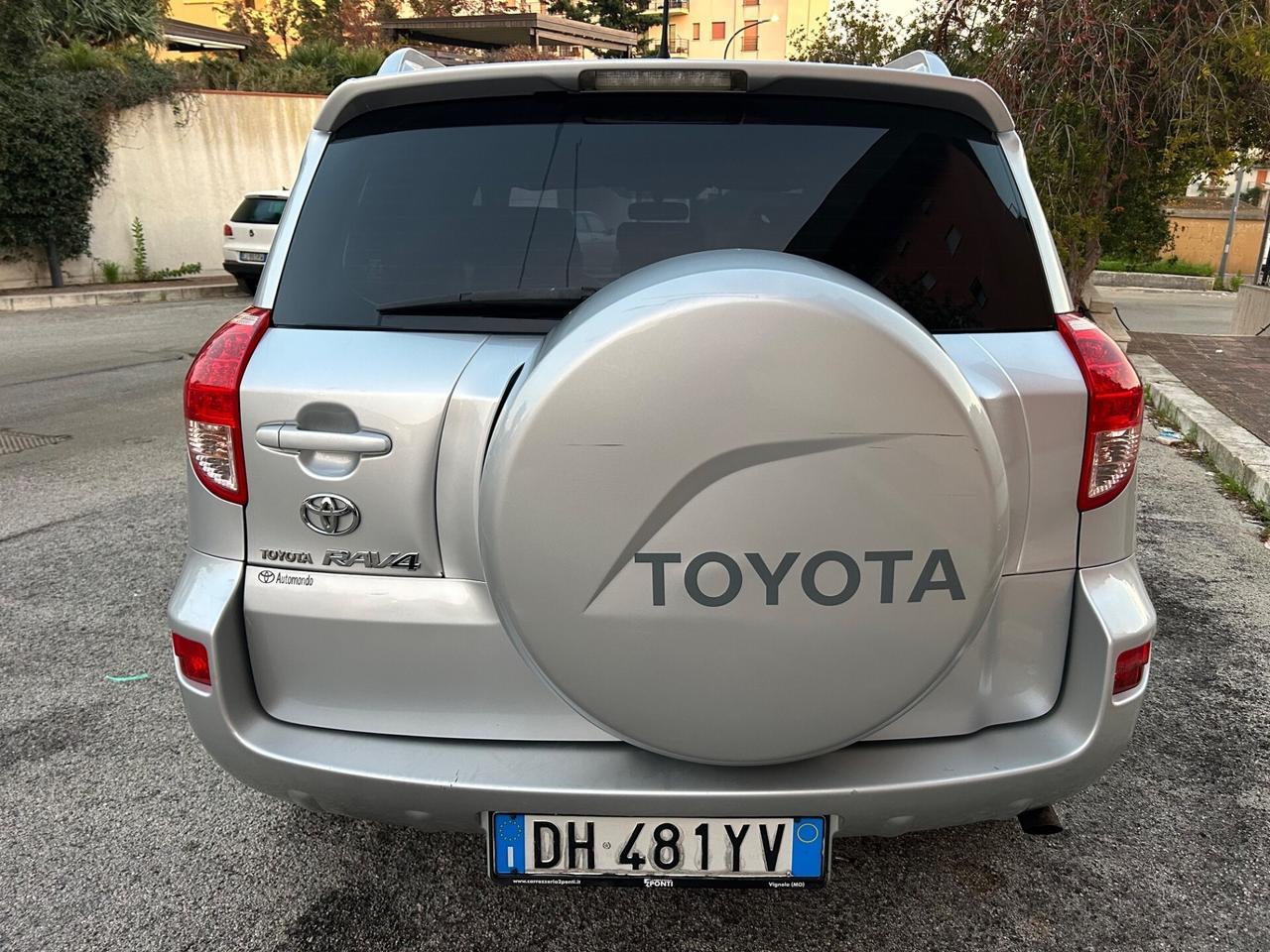 Toyota RAV 4 RAV4 2.2 D-4D 136 CV Sol unico propri