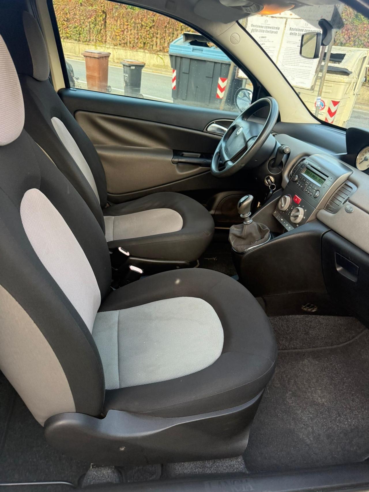 LANCIA YPSILON 1.2 BENZINA NEOPATENTATI