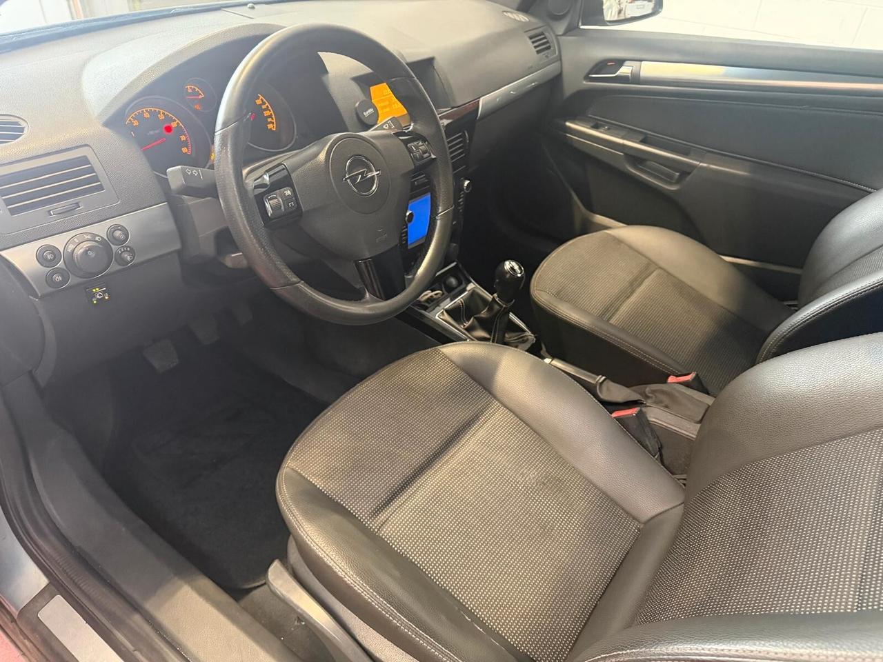 Opel Astra TwinTop 1.6 16V VVT Cosmo gpl