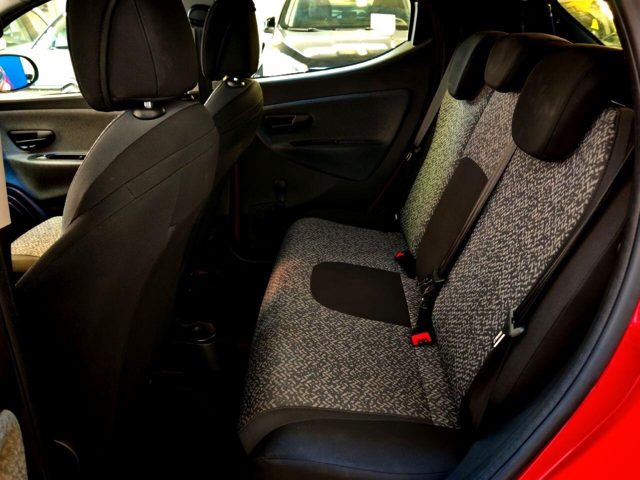 Lancia Ypsilon 1.0 Hybrid Ecochic