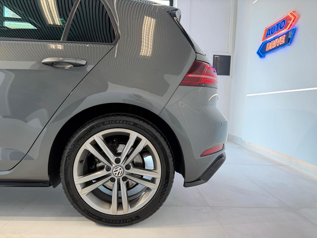 Volkswagen Golf 1.6 TDI R-LINE FULL OPTIONAL