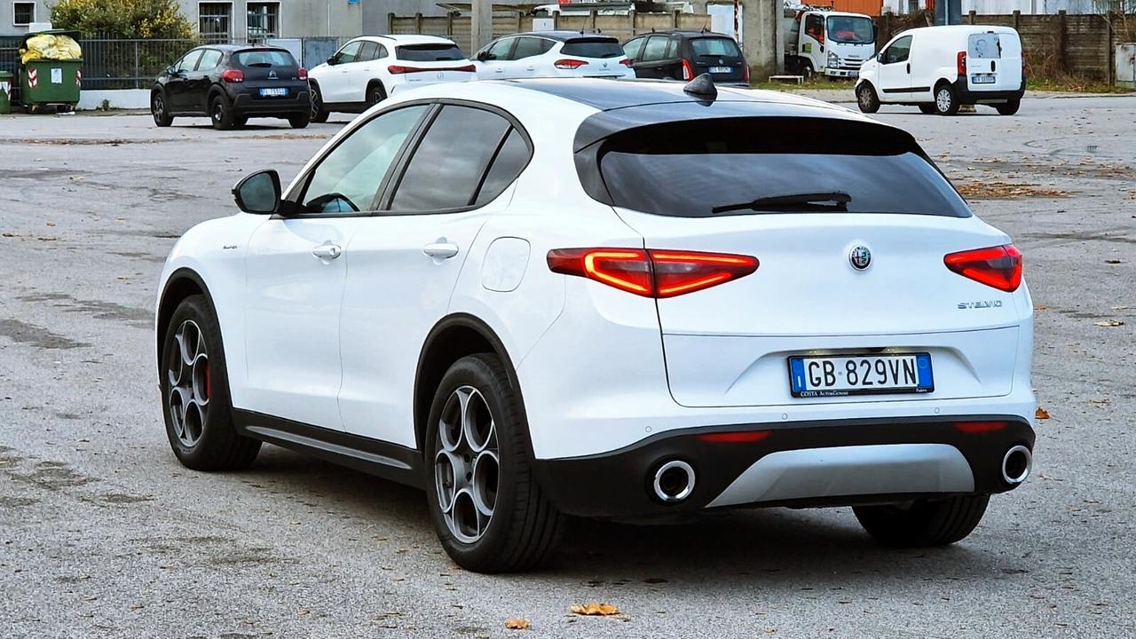 Alfa Romeo Stelvio 2.2 Turbodiesel 160 CV AT8 RWD Super