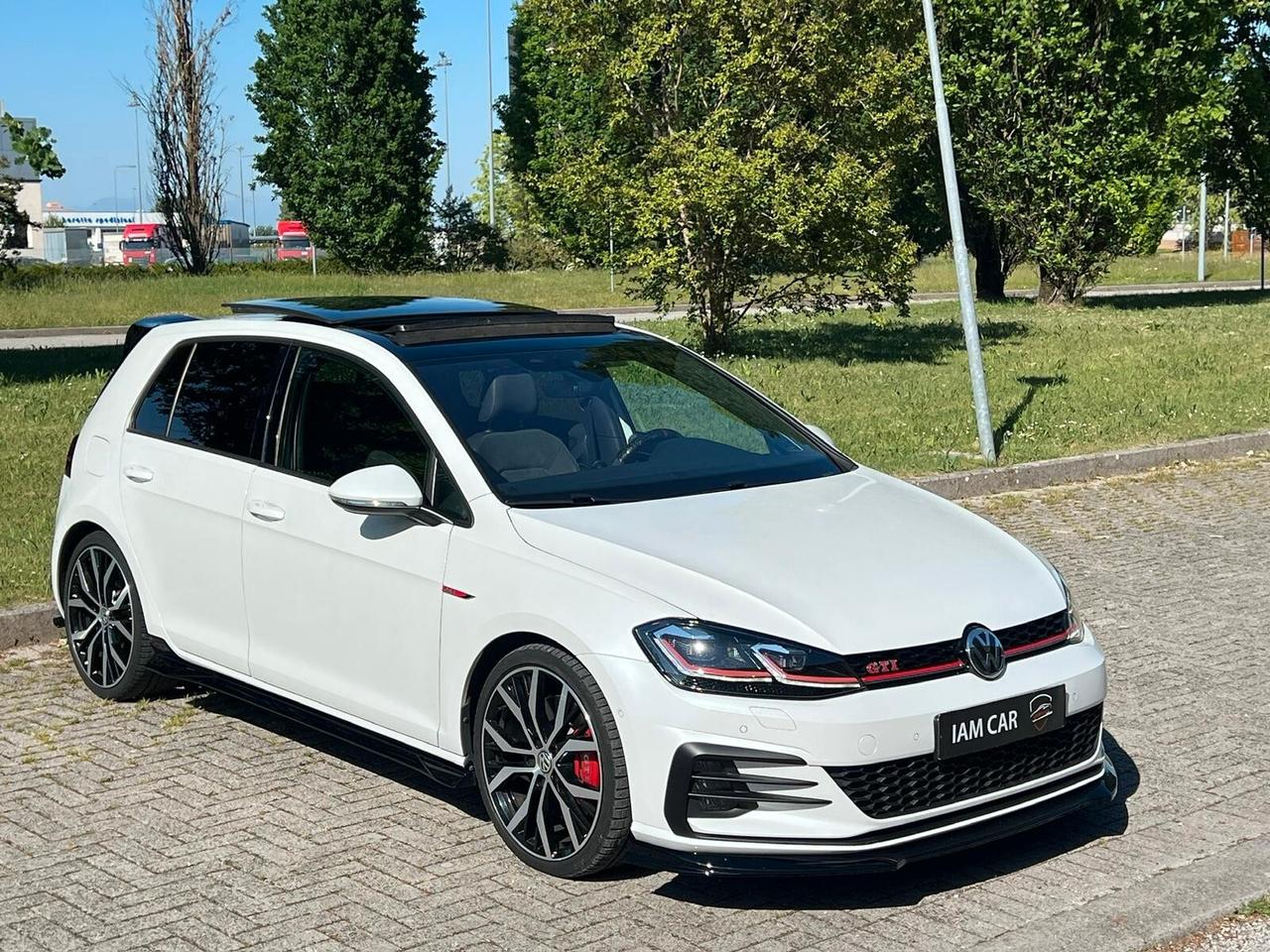 Volkswagen Golf GTI Performance 2.0 245 CV TSI DSG 5p.