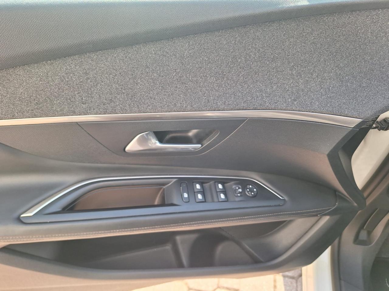 Peugeot 3008 1.2 benzina euro 6