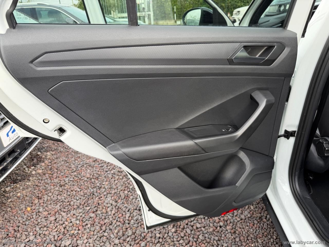 VOLKSWAGEN T-Roc 2.0TDI R-LINE NAVI LED PELLE MATRIX