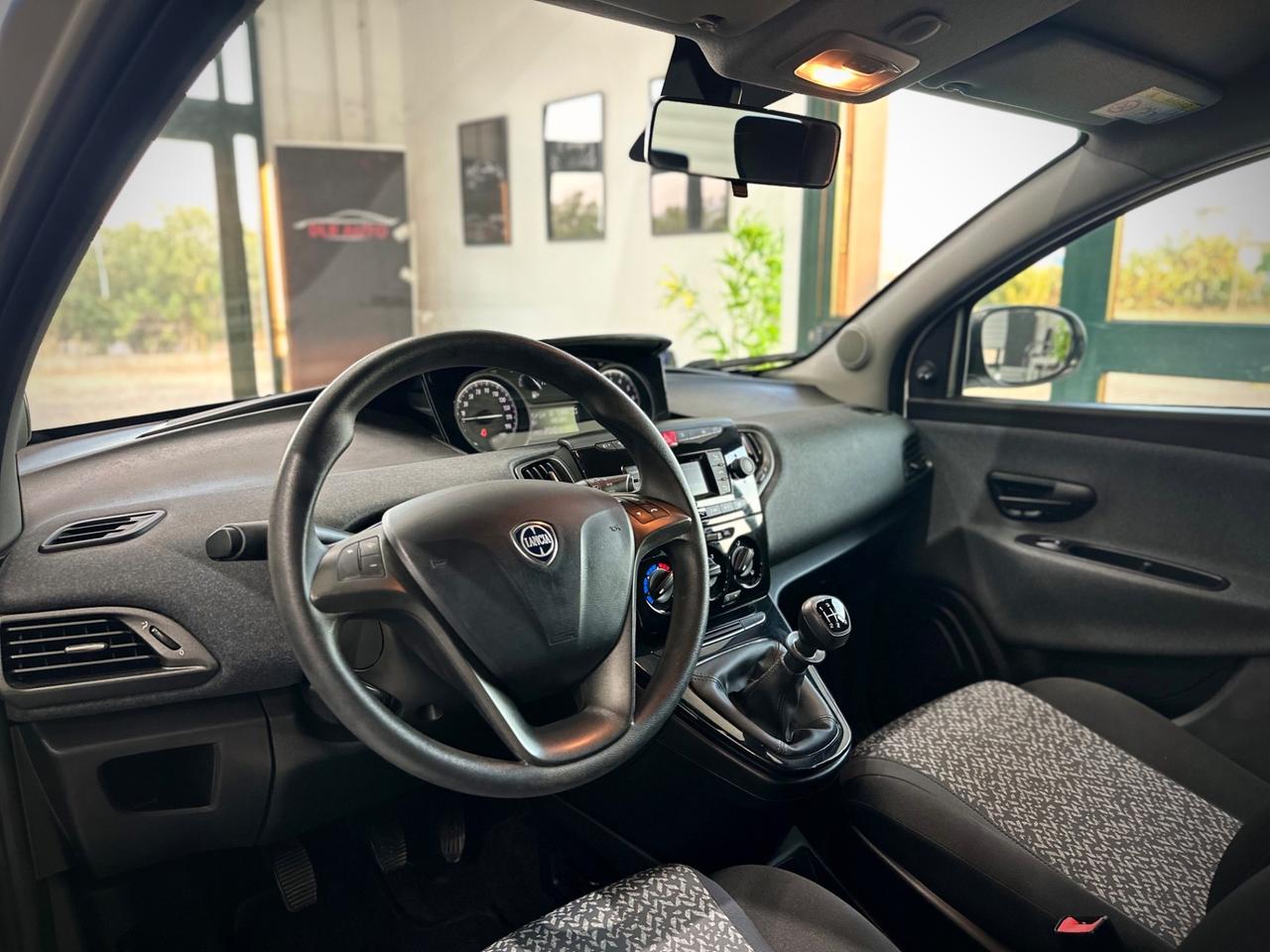Lancia Ypsilon 1.2 69 CV 5 porte Elefantino Blu