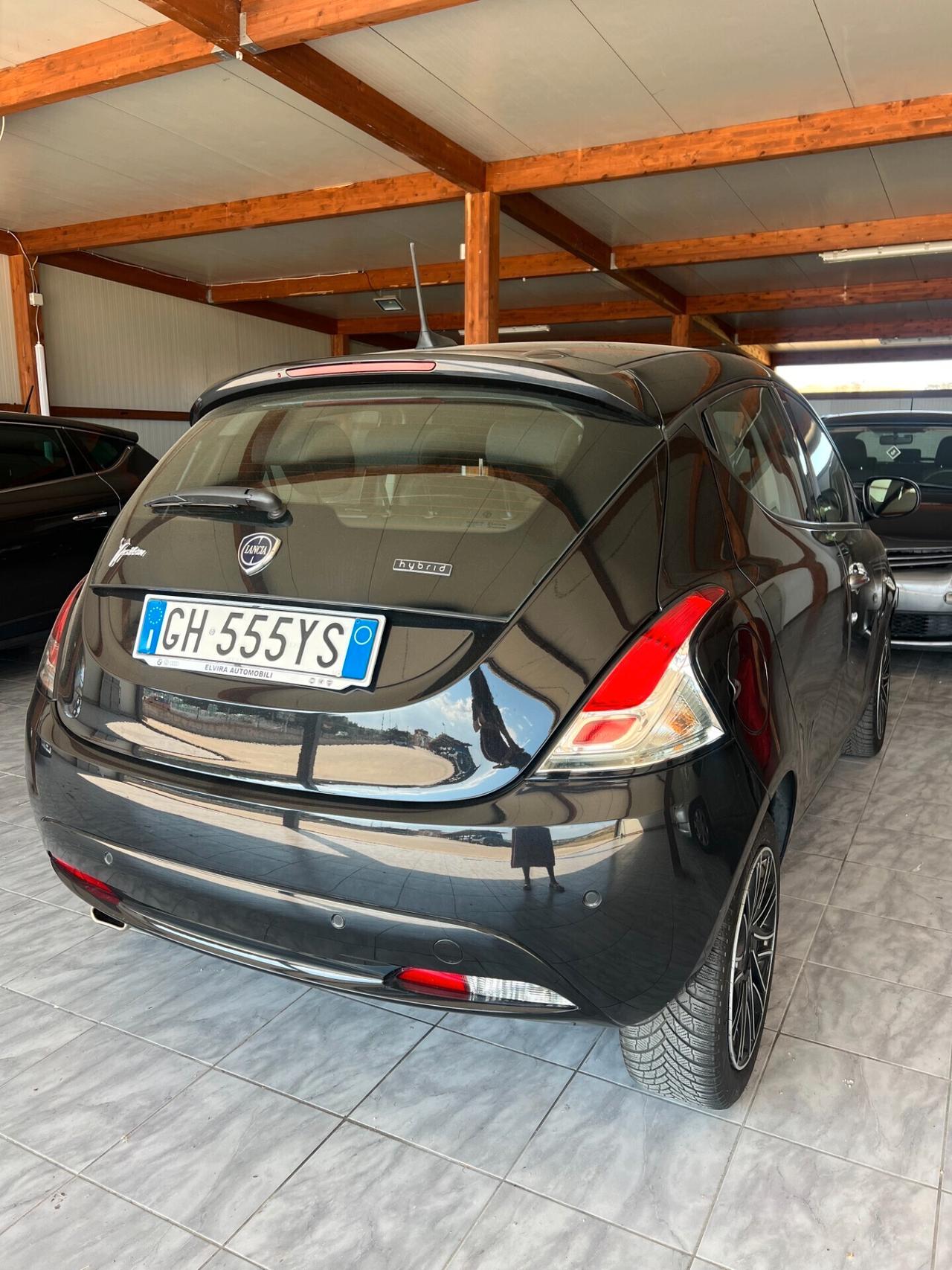Lancia Ypsilon 1.0 FireFly 5 porte S&S Hybrid Ecochic Gold