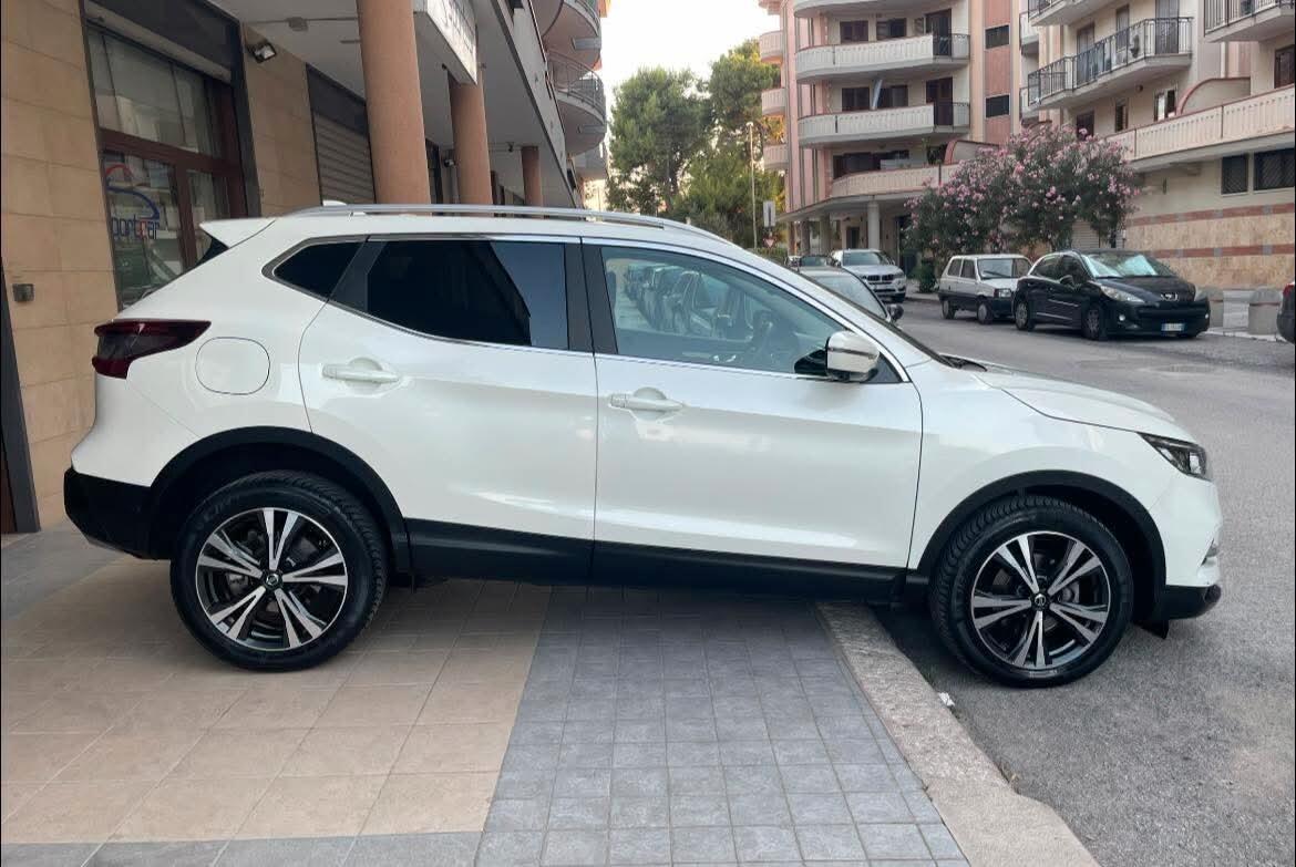 Nissan Qashqai 1.7 dCi 150 CV 4WD CVT N-Connecta TETTO LED TELEC 360 18'