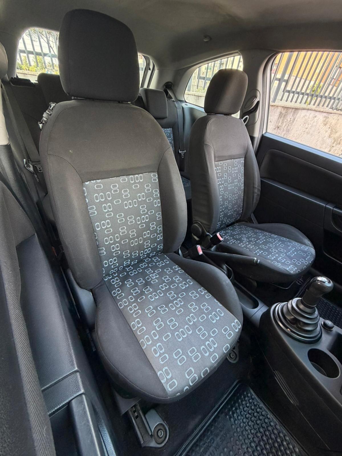 Ford Fiesta 1.2 16V 3P GHIA