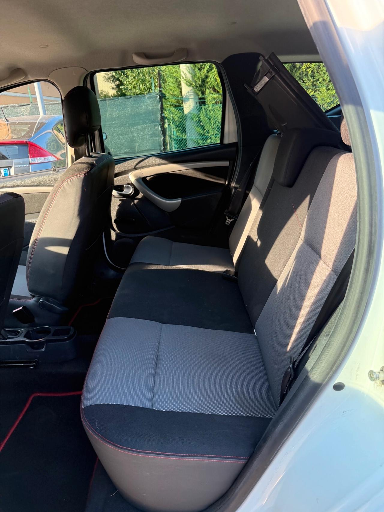 Dacia Duster 1.5 dci - NEOP. - 12 MESI DI GARANZIA -