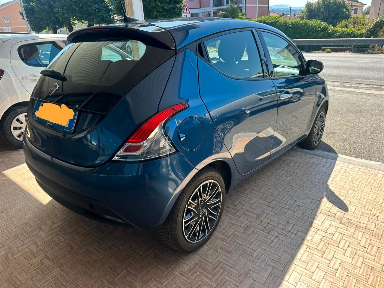 Lancia Ypsilon 1.0 FireFly 5 porte S&S Hybrid Alberta Ferretti