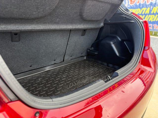 TOYOTA Yaris 1.5 Hybrid PARI AL NUOVO