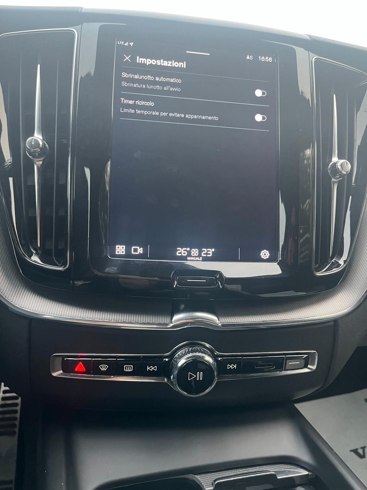 Volvo XC 60 XC60 B4 (d) automatico MOMENTUM PRO