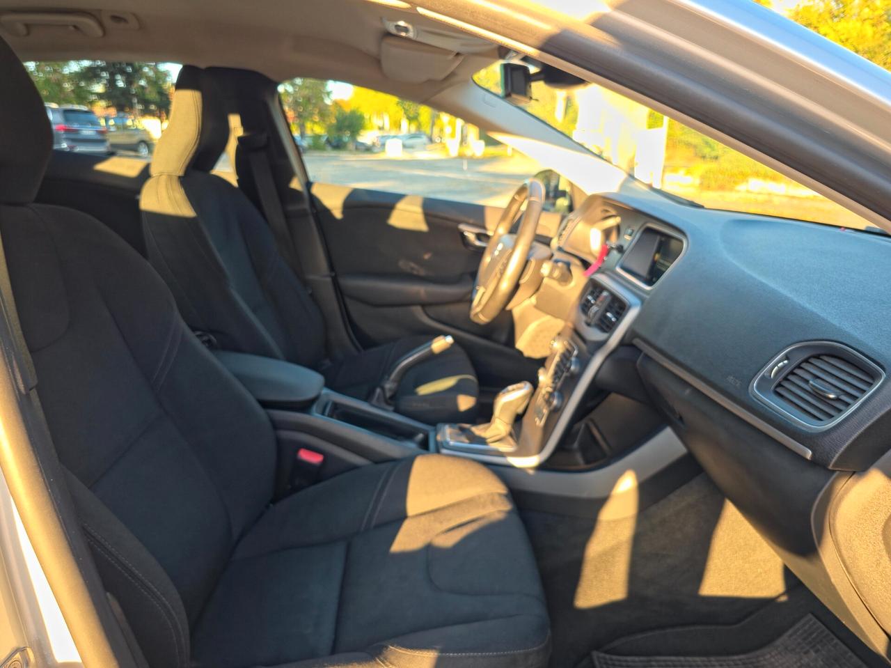Volvo V40 D4 Momentum CV-120 Automatica E6 NEO 2016