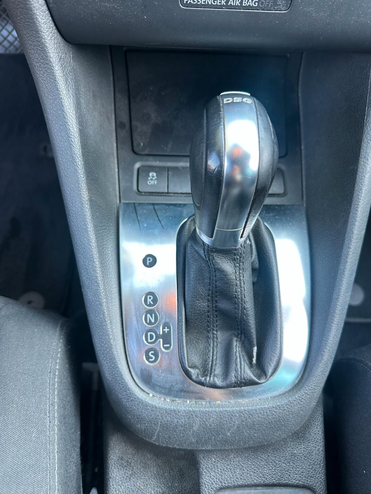 Volkswagen Golf 1.6 TDI DPF DSG 5p. Highline