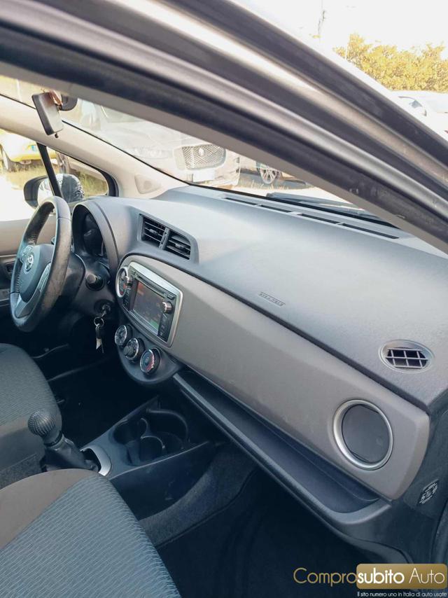 TOYOTA Yaris 1.0 5 porte