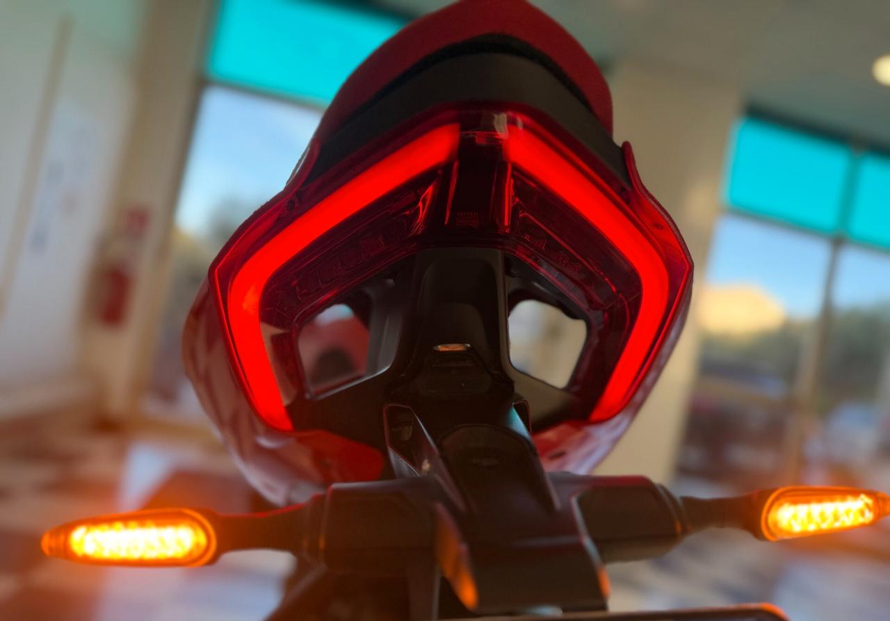 Ducati Streetfighter V4S