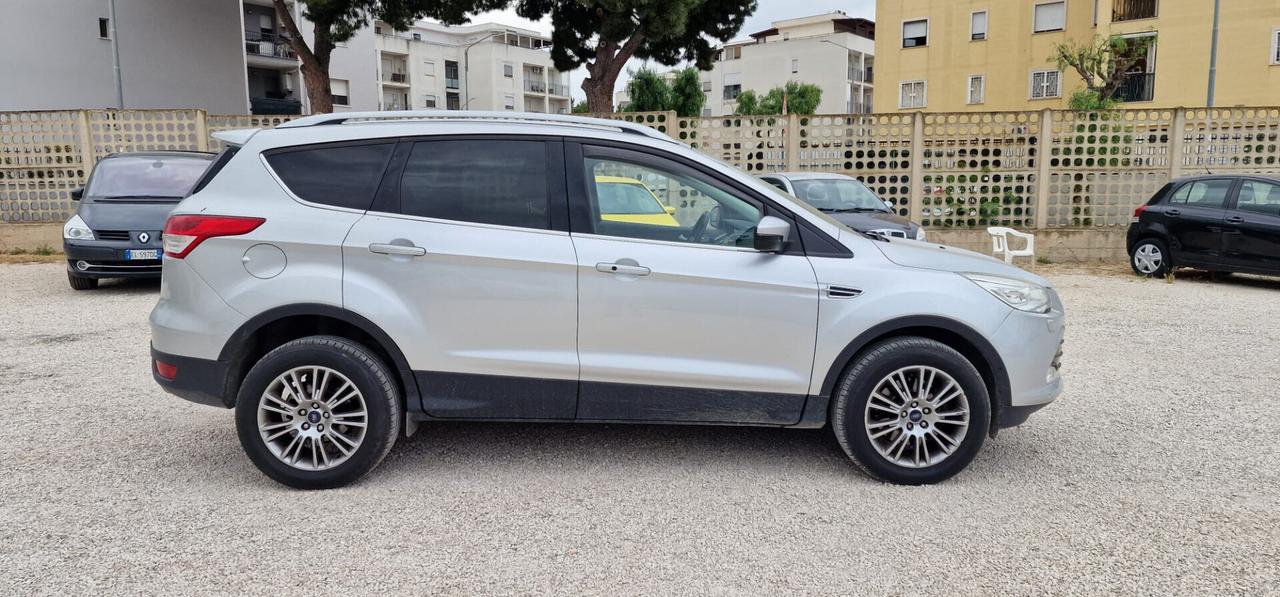 Ford Kuga 2.0 TDCI 140 CV 4WD Powershift Titanium