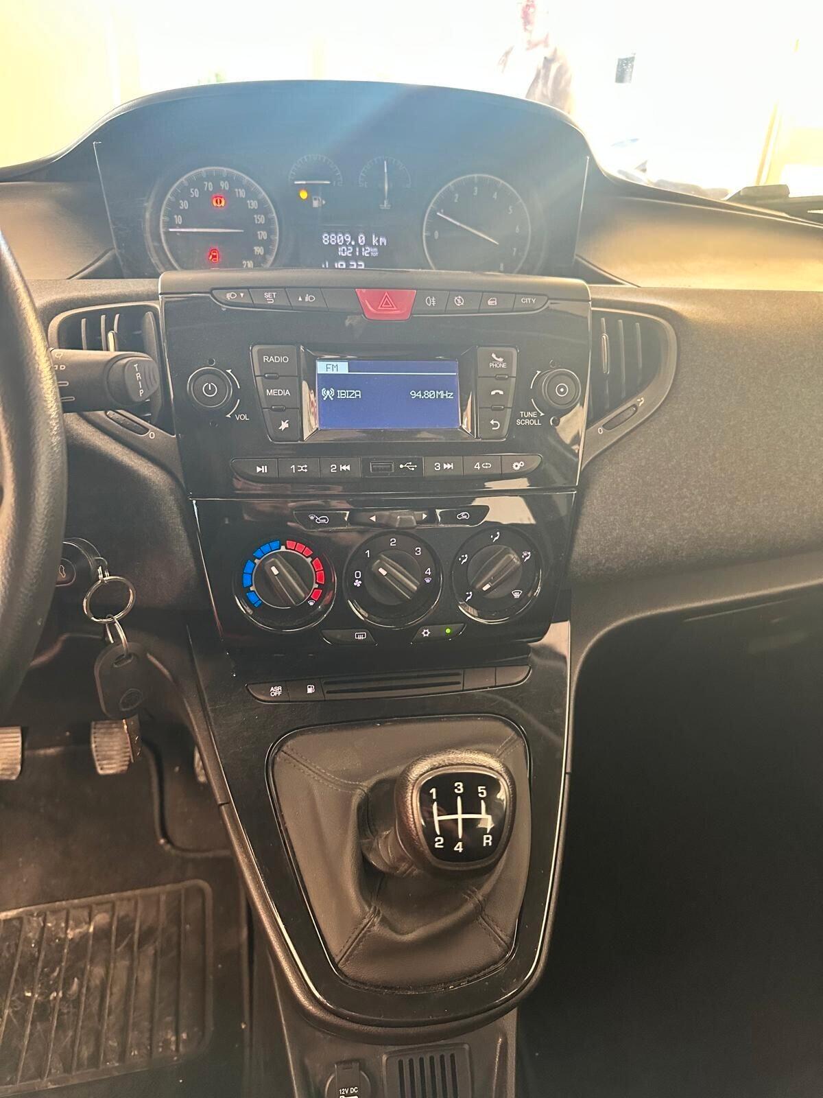 Lancia Ypsilon 1.2 69 CV 5 porte GPL Ecochic Silver