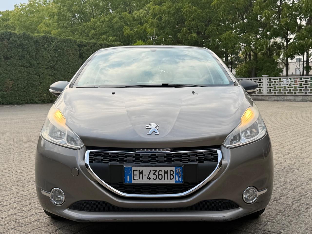Peugeot 208 1.4 HDi 68 CV 5 porte Allure