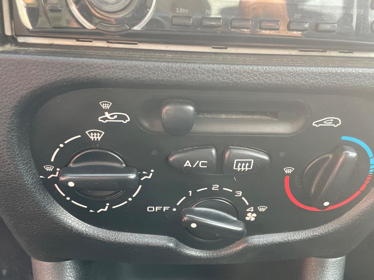 Peugeot 206 Plus 1.1 60CV 5p. ONE Line