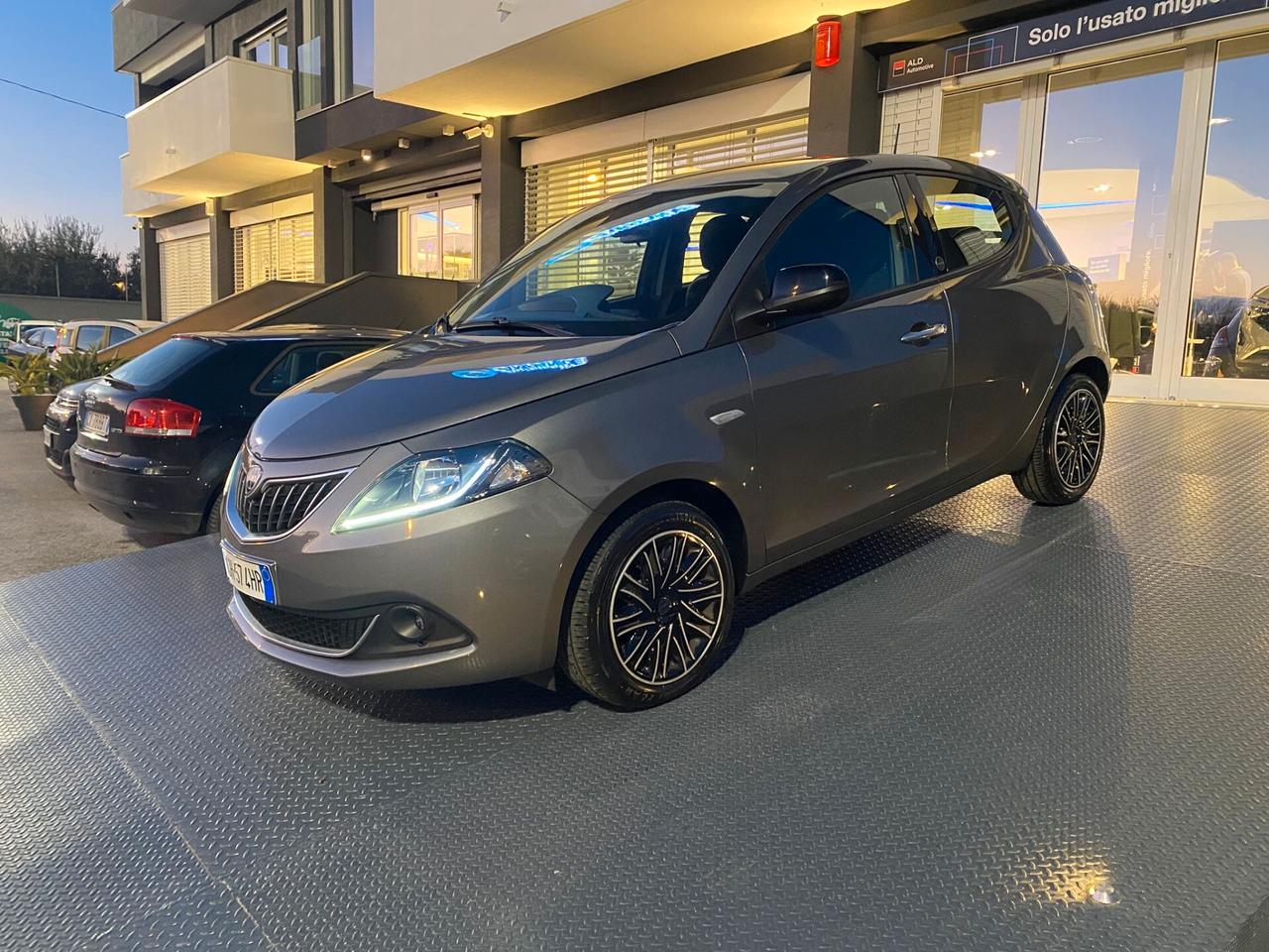 Lancia Ypsilon 1.0 FireFly 5 porte S&S Hybrid Ecochic Gold