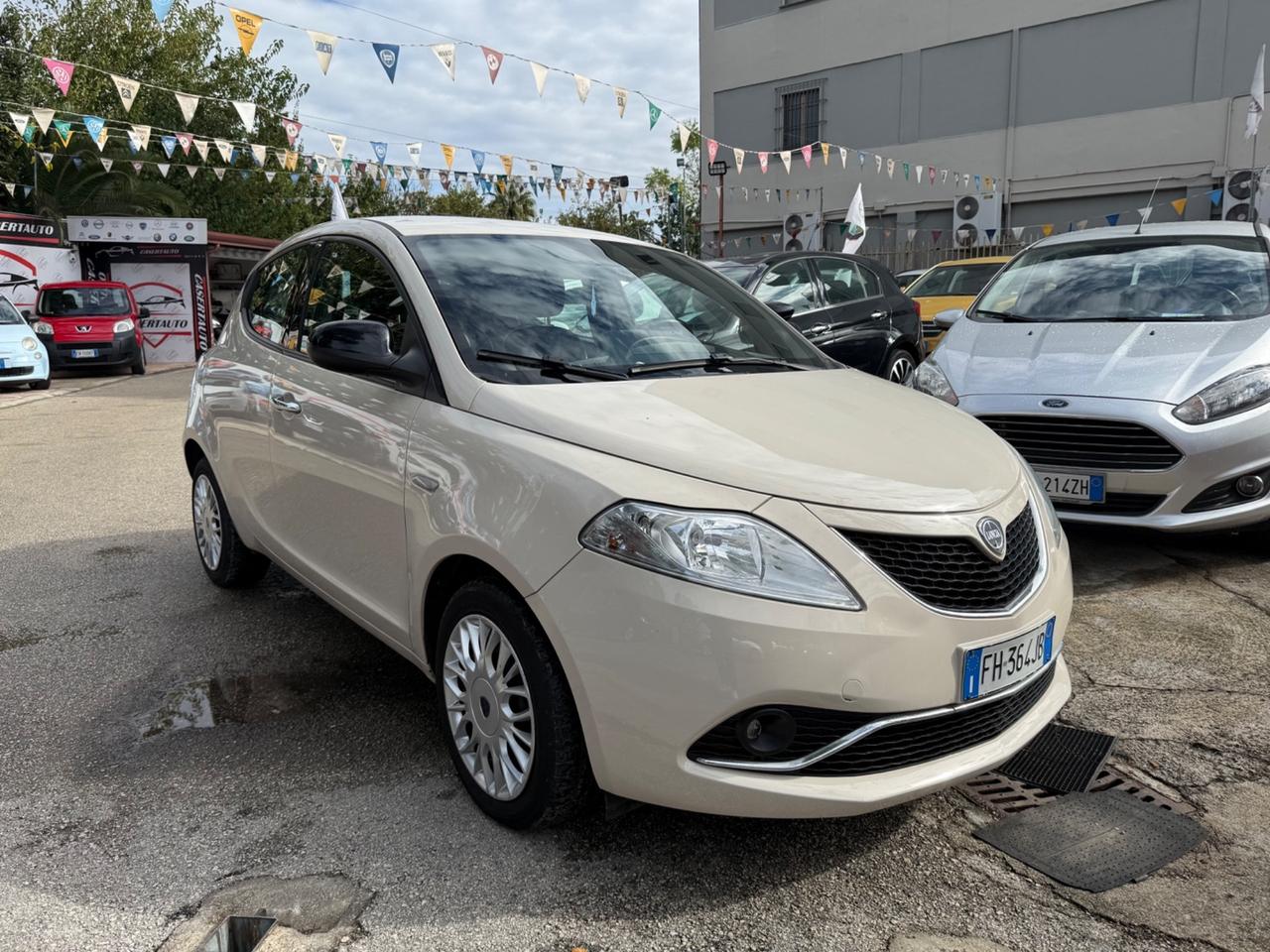 Lancia Ypsilon 1.2 69 CV 5 porte Unyca limited edition