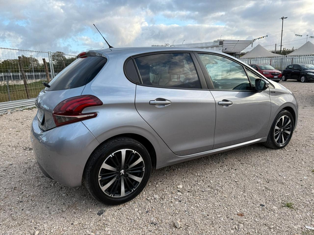 Peugeot 208 PureTech 82 Stop&Start 5 porte Signature