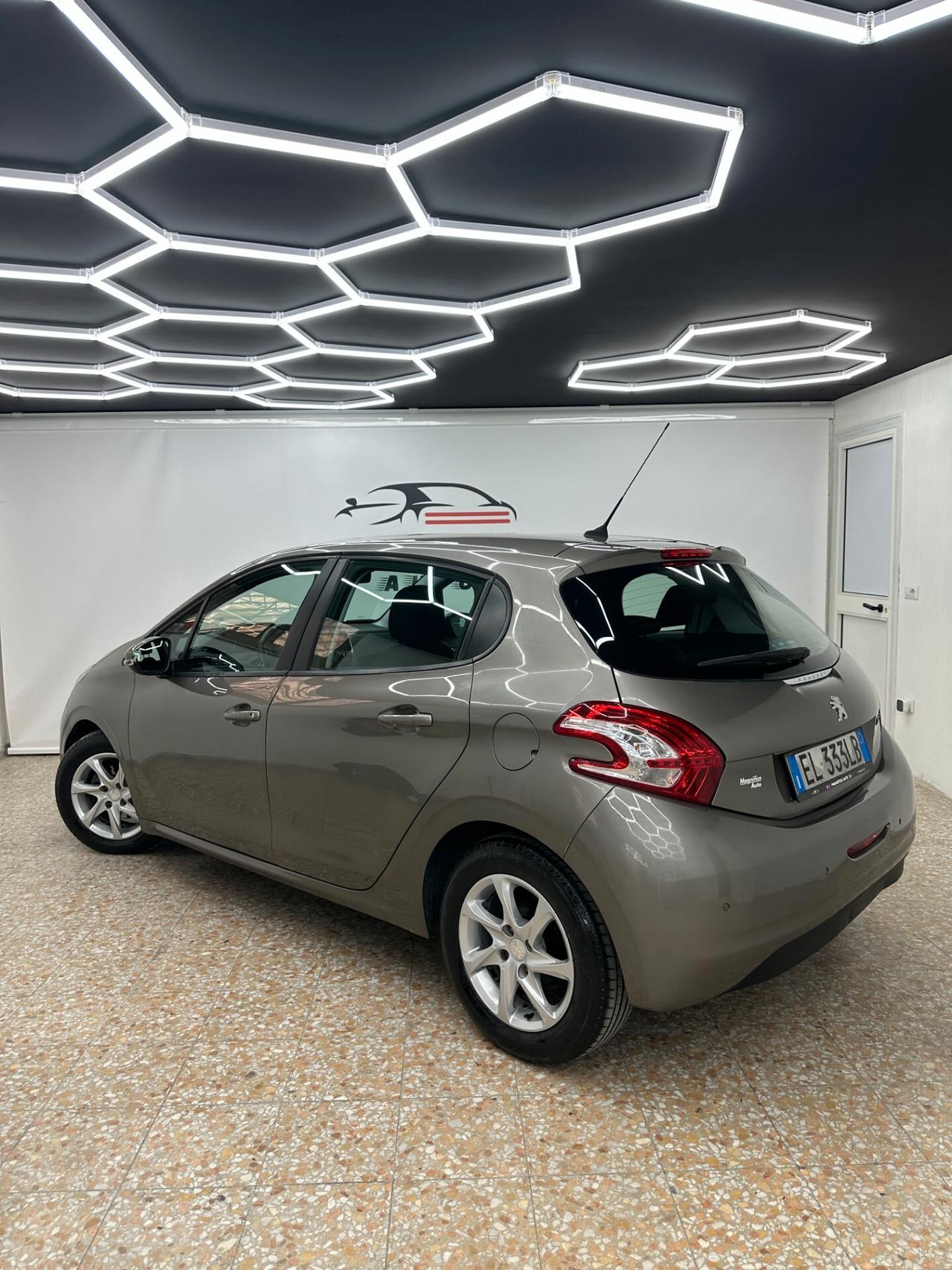 Peugeot 208 1.4 HDi 68 CV 5 porte Allure