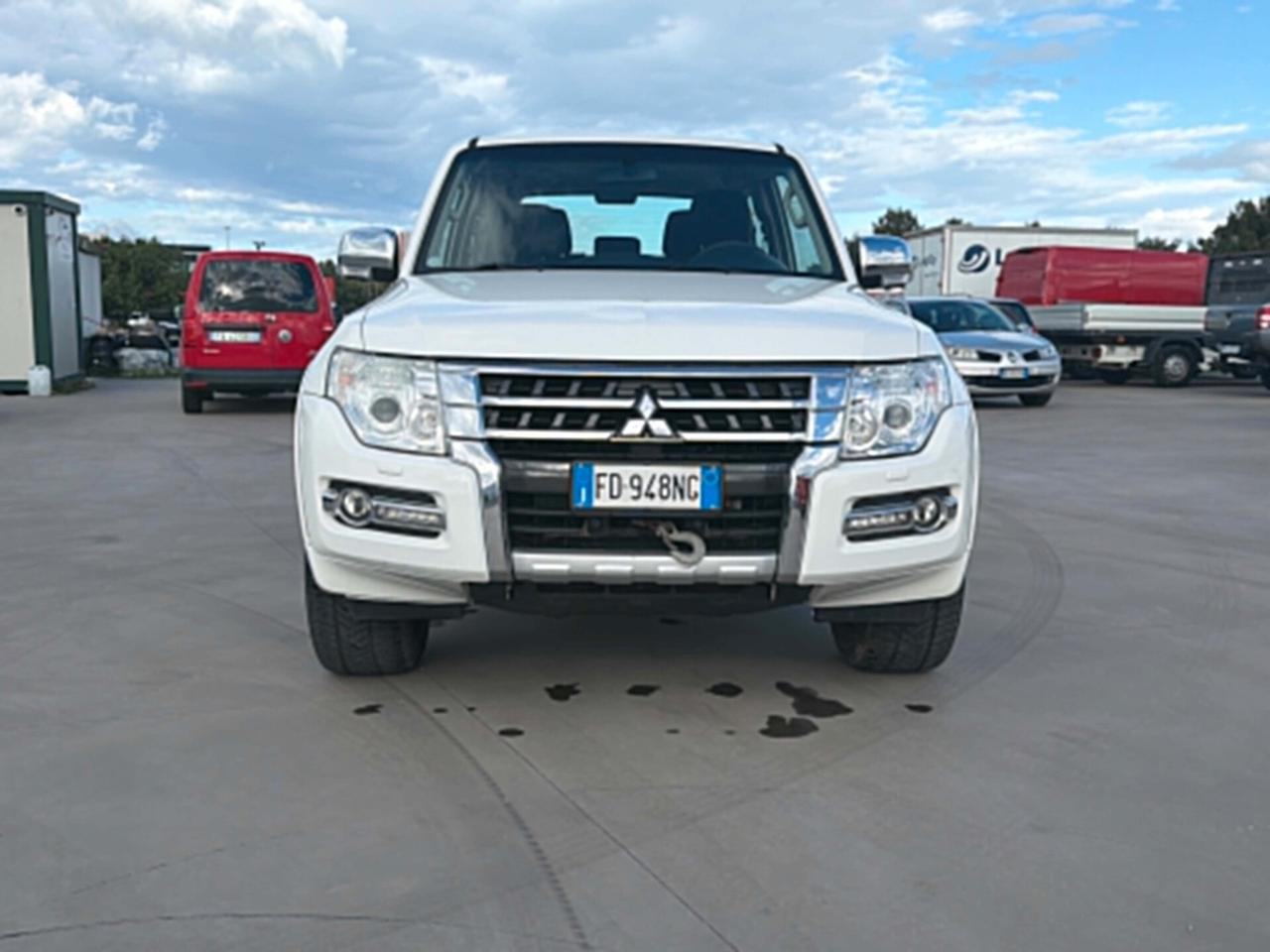 Mitsubishi Pajero 3.2 DI-D 16V aut. 3p. Intense DPF IVA ESPOSTA