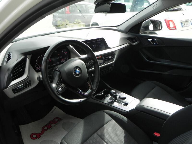 Bmw 118 118d 5p. Business Advantage