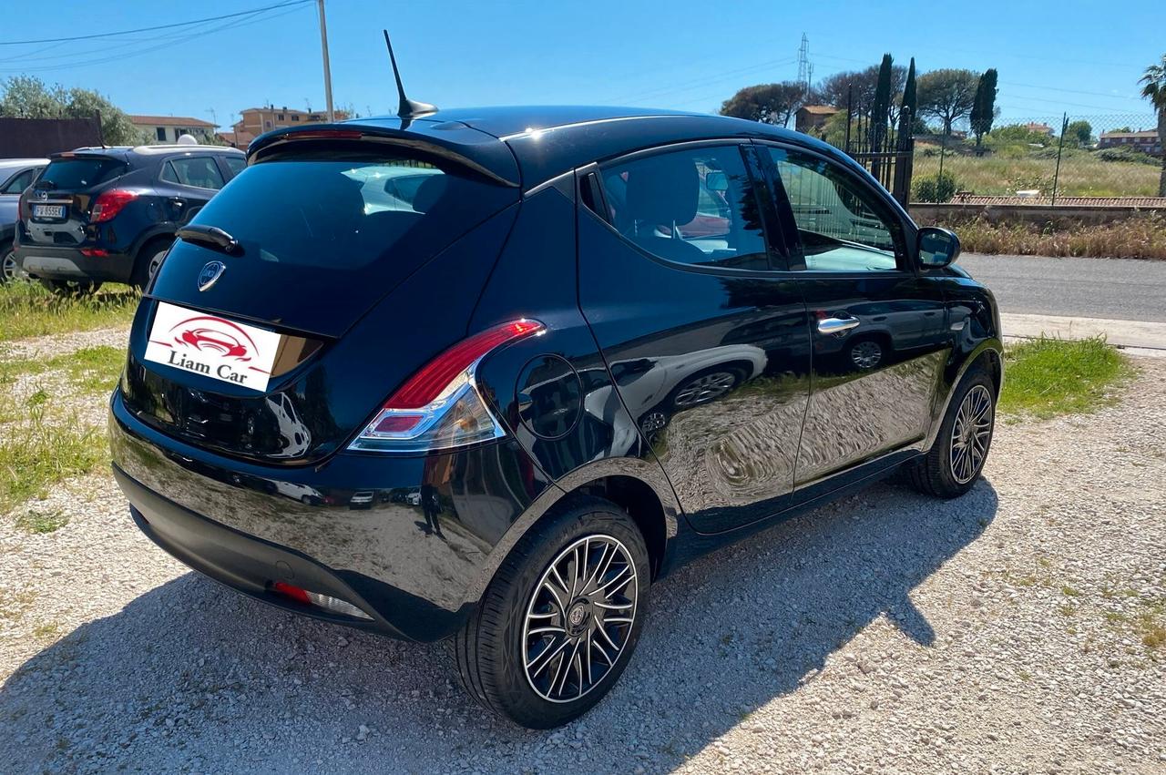 Lancia Ypsilon 1.0 Hybrid Ok Neop.