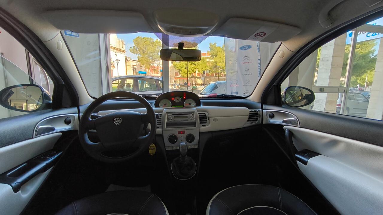 Lancia Ypsilon 1.2 69 CV Unyca