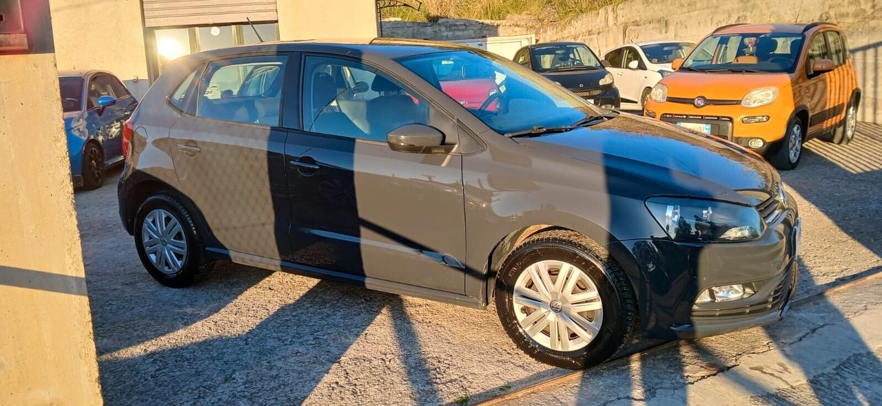 Volkswagen Polo 1.0 MPI 5P Trendline - 2014