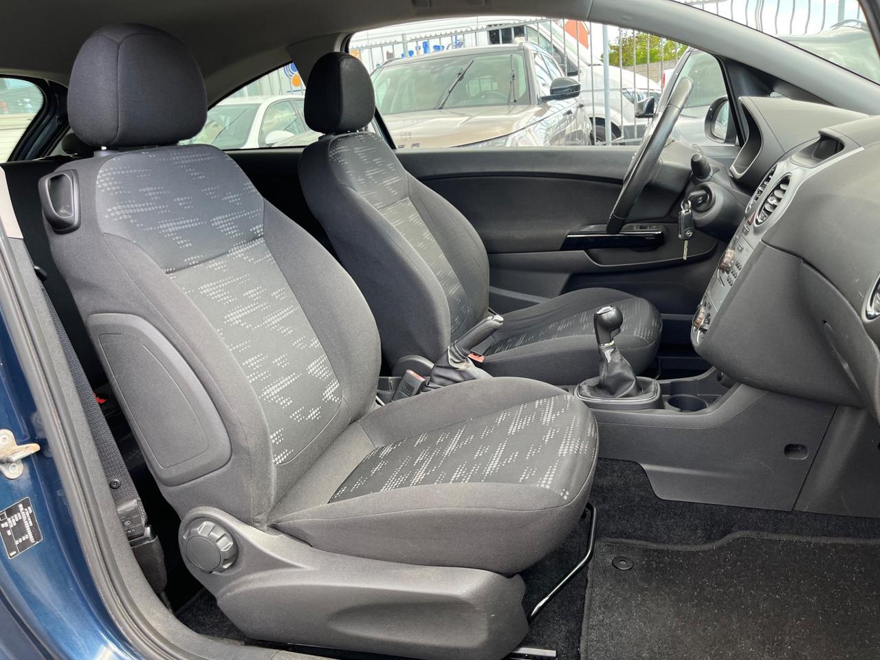Opel Corsa 1.2 3 porte b-color OK NEOPATENTATI