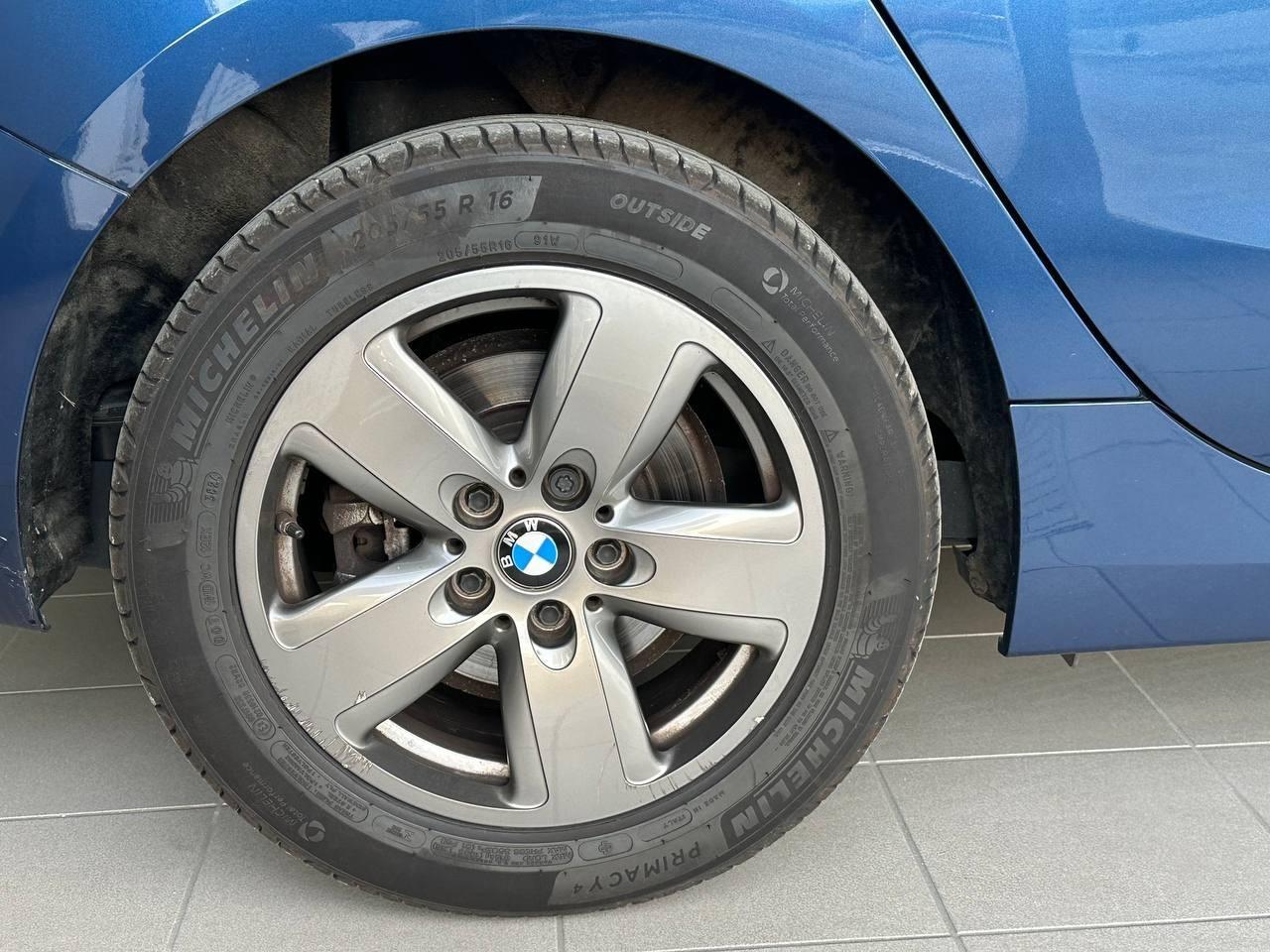 BMW - Serie 1 F40 116d Sport