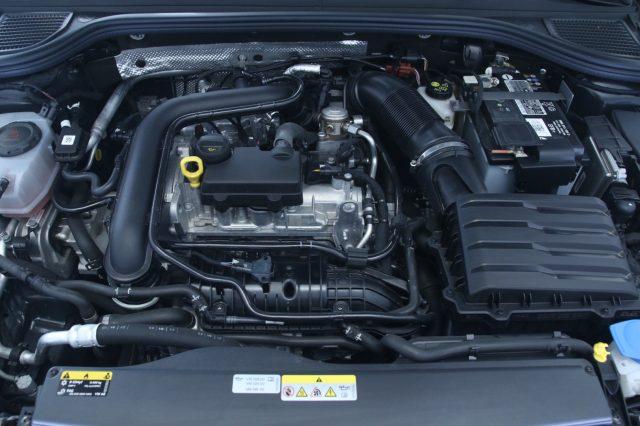VOLKSWAGEN Golf 1.0 eTSI EVO DSG Life / Neopatentati