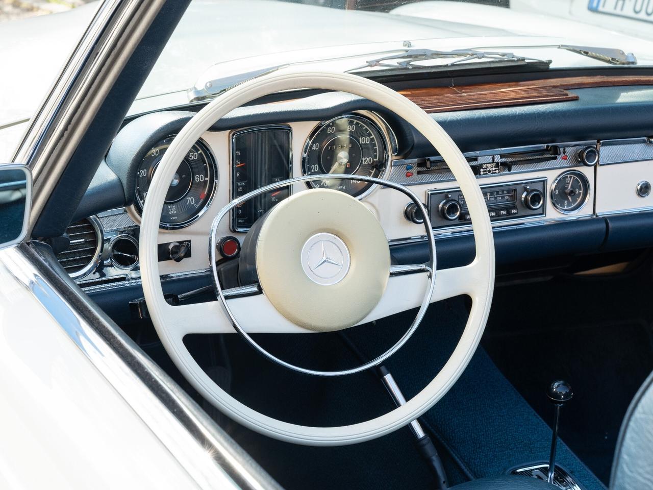 Mercedes-Benz SL 280 PAGODINO