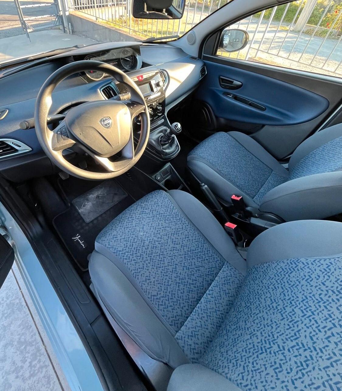 Lancia Ypsilon 1.0 FireFly 5 porte S&S Hybrid Gold