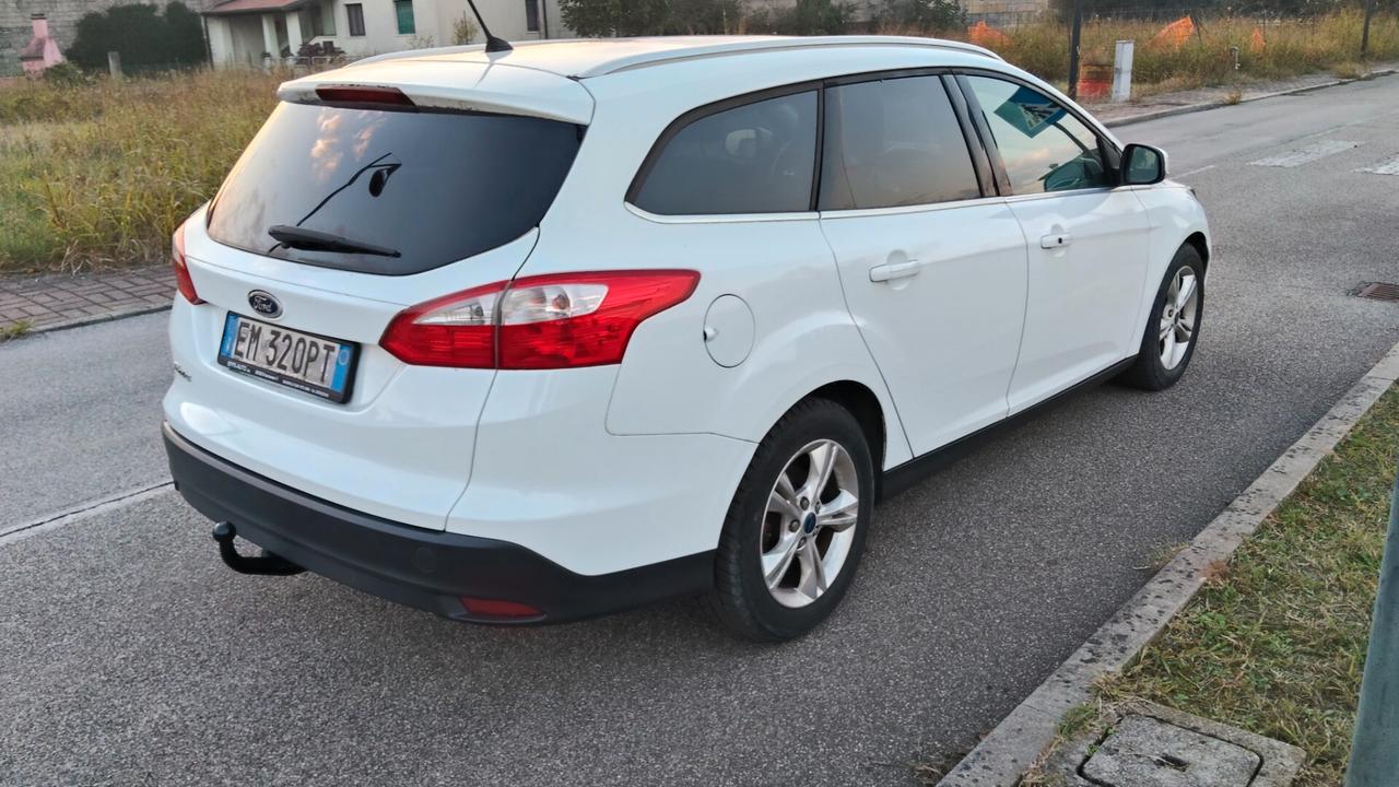 Ford Focus 1.6 TDCi con gancio traino