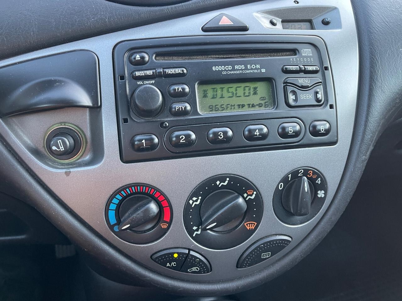 Ford Focus 1.6i benzina uni prop