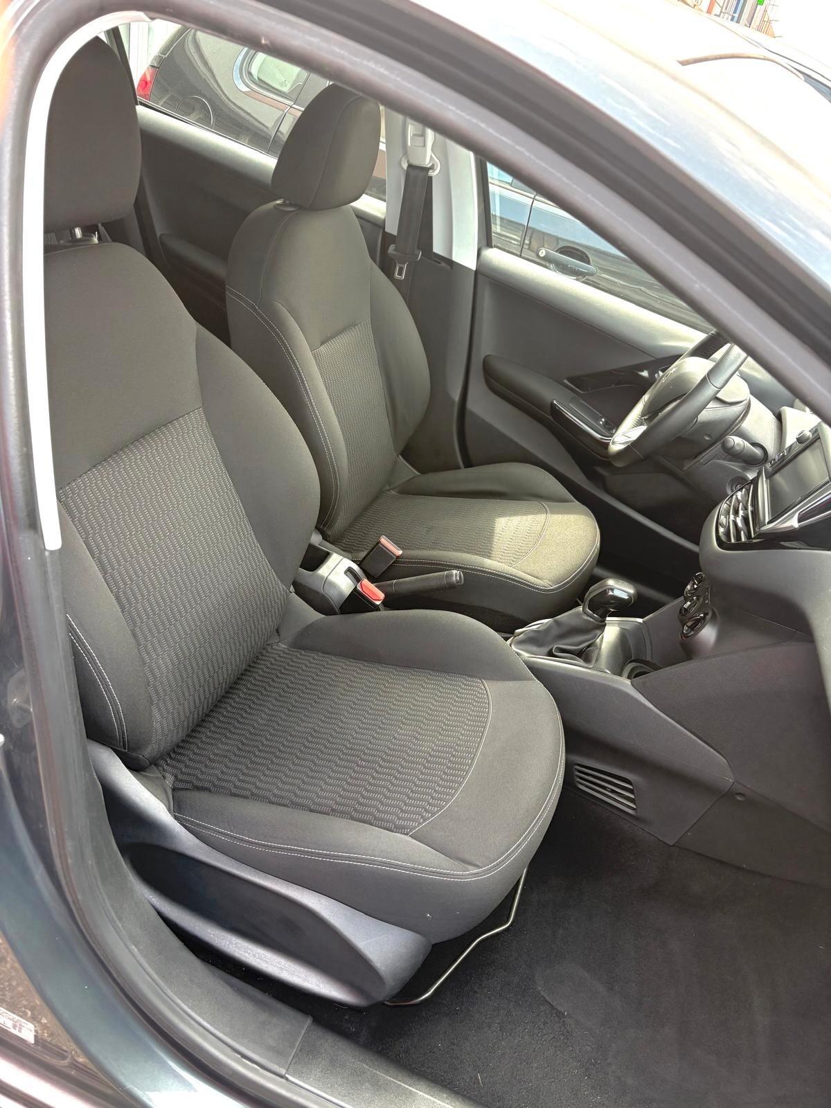 Peugeot 208 1.2 Neopatentati