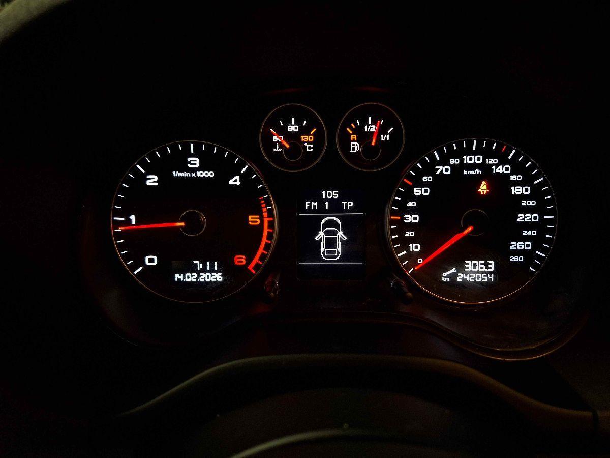 AUDI A3 Cabrio 1.6 TDI Ambition - XENO - PELLE NERA - UNICO-PROPR -