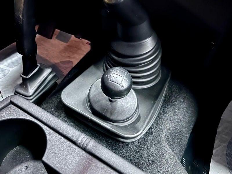 Land Rover Defender Defender 110 2.5 Tdi ASI 9 posti Station Wagon